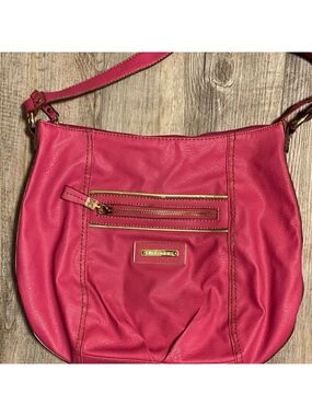 Kim Rogers Pink faux leather shoulder bag. Great pre-owned condition.